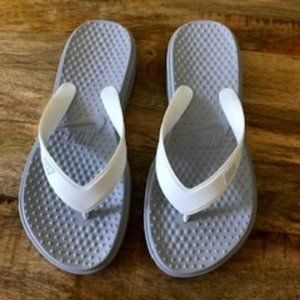 Nike Woman's Solay Thong Sport Sandal - Wolf Gray